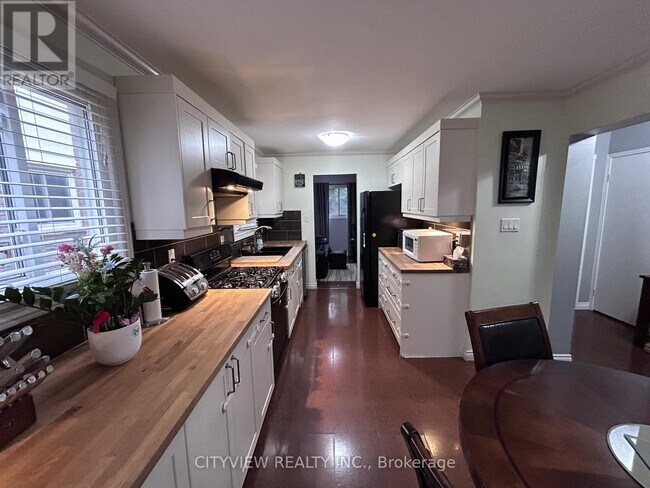 Photo du bâtiment - 7025 Hickling Crescent