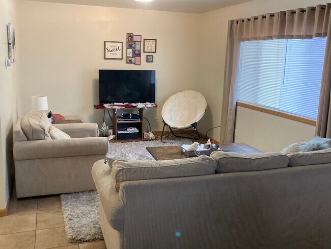 Foto del edificio - 1519 Springbrook Dr