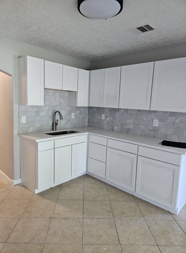 Foto del edificio - 1205 W Wrenway Ave