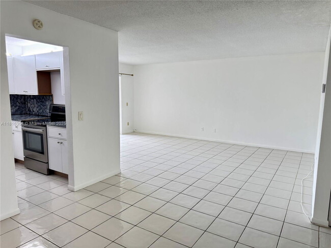 Building Photo - 2495 SW 82nd Ave