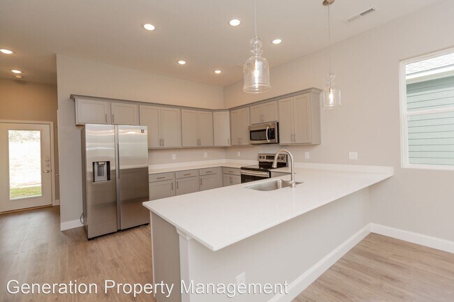 Foto del edificio - 4 br, 2.5 bath House - 562 Strong Avenue