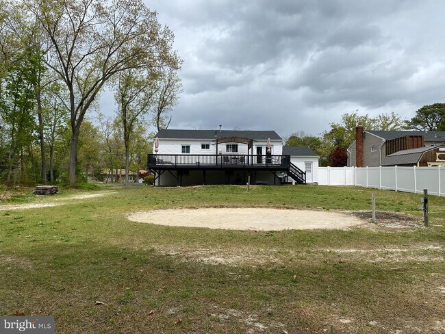 Building Photo - 101 Cedar Lake Dr