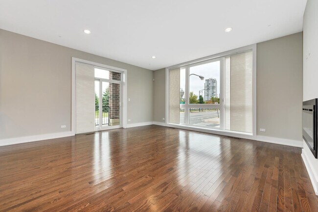 Foto del edificio - 6115 N Elston Ave