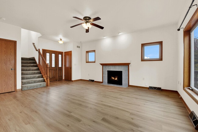 Building Photo - 407 Century Oak Dr