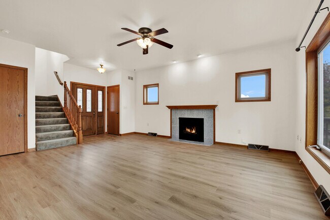 Foto del edificio - 407 Century Oak Dr