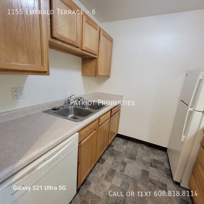 Building Photo - 2 bedroom/ 1 bath apartment in Sun Prairie...