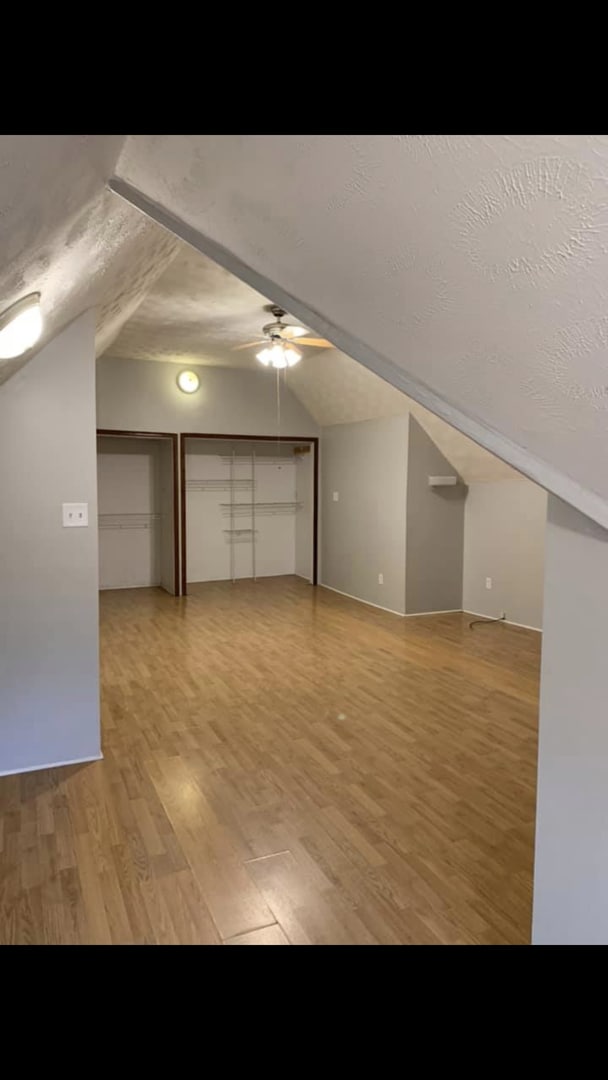 Foto del edificio - 2nd floor unit - Huge Loft Area