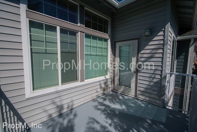 Building Photo - 14620 SW Sandhill Loop