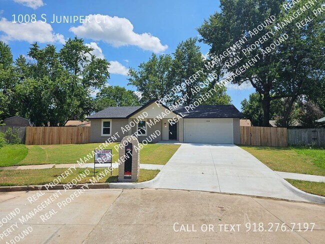 Building Photo - 1008 S Juniper Ct