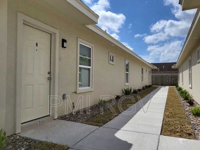 Foto del edificio - 1040 English Ave