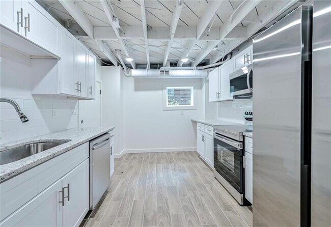 Foto del edificio - 2218 Belvedere Ave SW