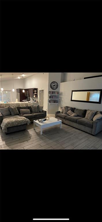 Foto del edificio - 555 Beasley Ct