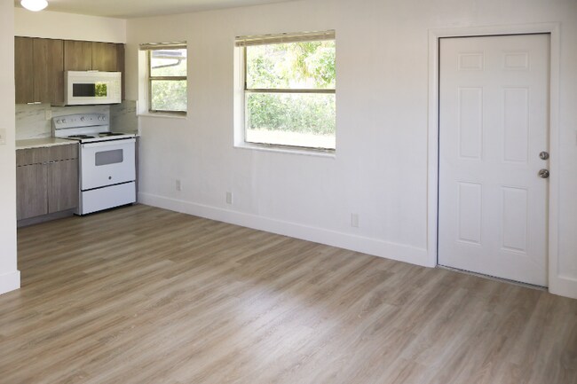 Building Photo - 1548 NW 52nd Ave