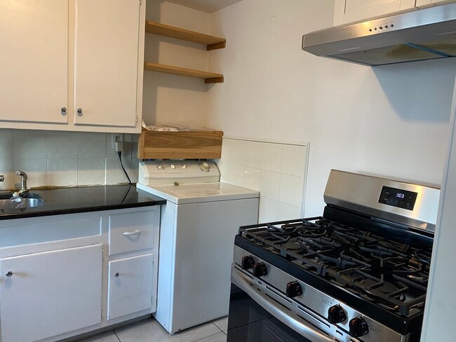 Building Photo - 5 Clarmore Dr