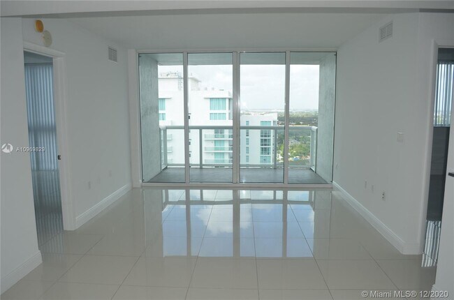 Foto del edificio - 1861 NW S River Dr