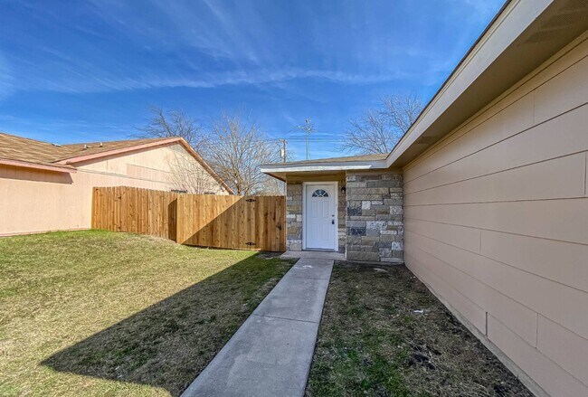 Foto del edificio - 2208 Shoemaker Dr