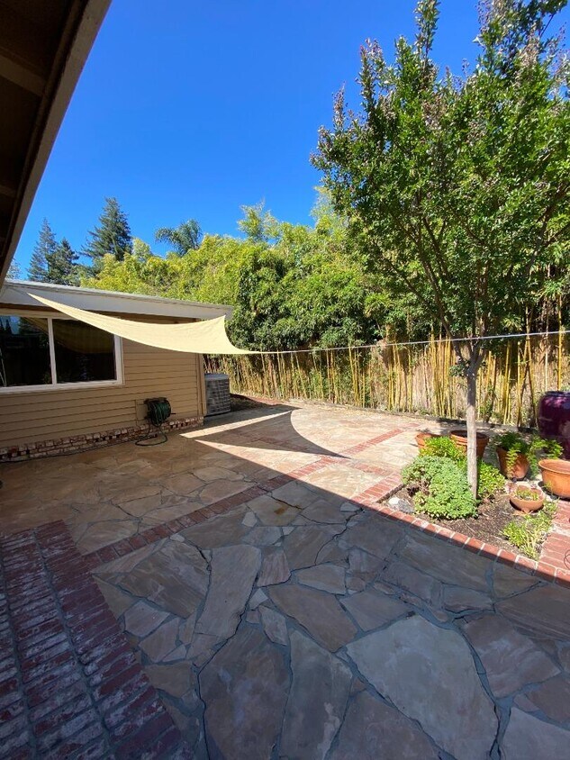 Foto principal - 523 Pine Ave