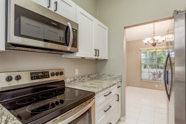 Foto del edificio - 406 S Bayview Blvd