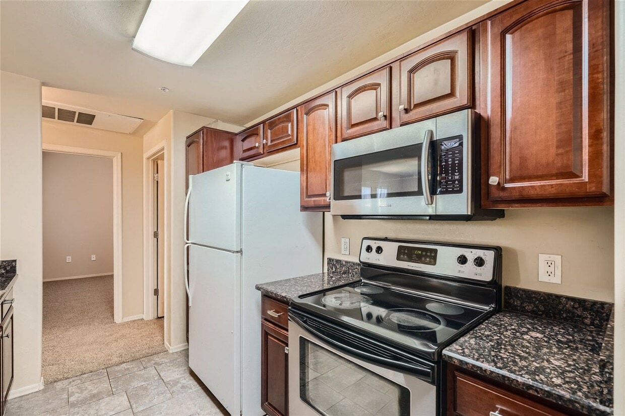 Primary Photo - 2bed/2bath Foothills Rio del Sol Condo Rental