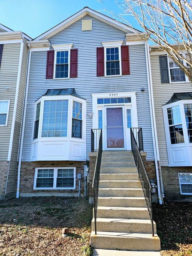 Foto principal - Crofton Village Townhome 4 Ba 3.5 Br with ...