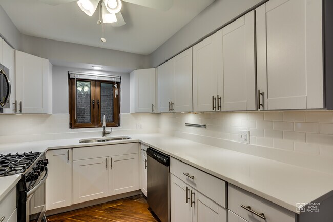 Foto del edificio - 2645 W Carmen Ave