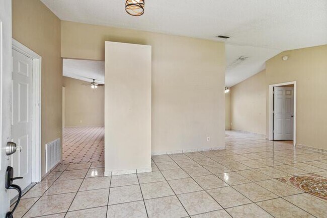 Building Photo - 2835 Gleason Ave