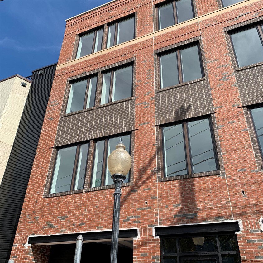 Foto principal - 68 Putnam St