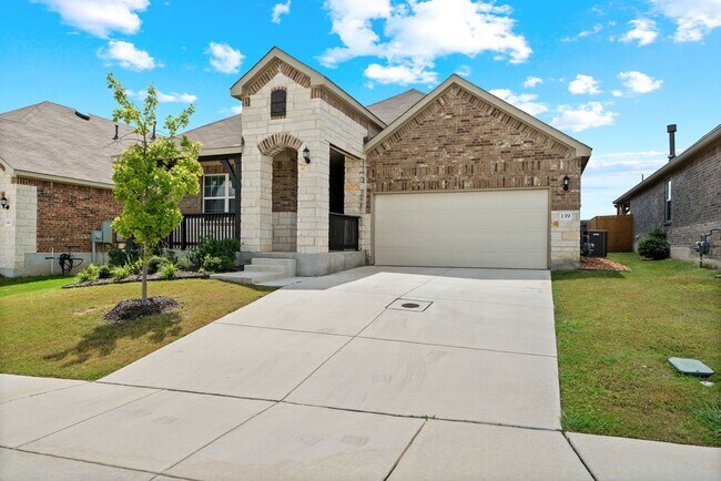 Building Photo - Charming Home Awaits: Spacious & Modern Li...