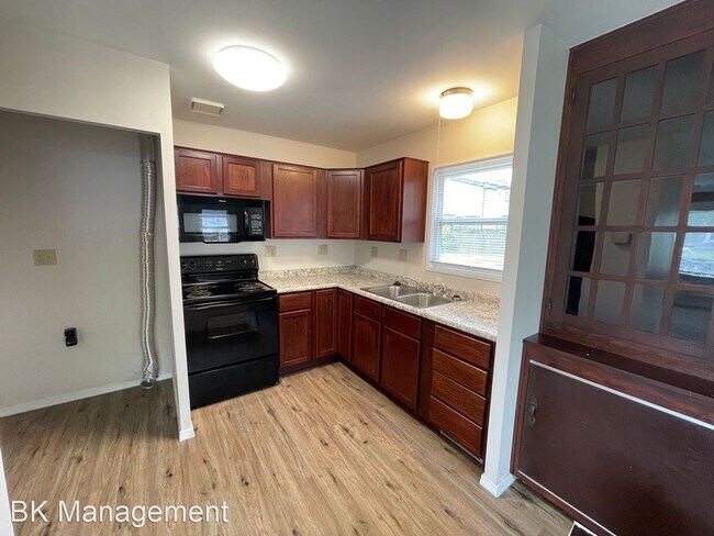 Foto del edificio - 3 br, 1.5 bath House - 1035 Davis Drive