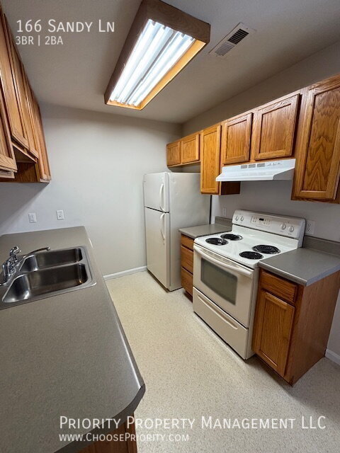 Foto del edificio - 166 Sandy Ln