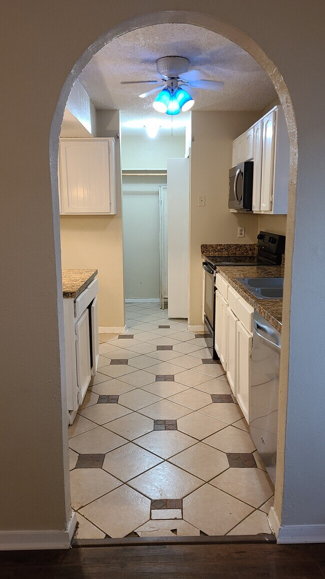 Foto del edificio - 1632 Nueces Dr