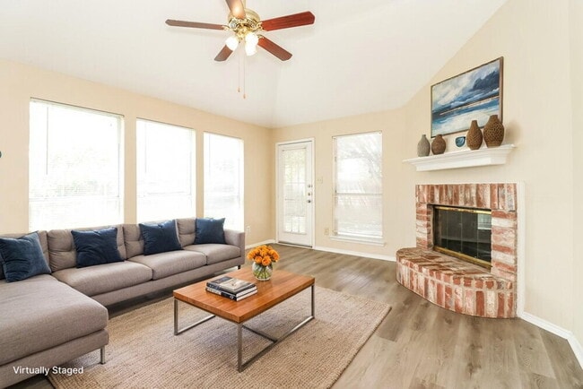 Building Photo - 4001 Periwinkle Dr