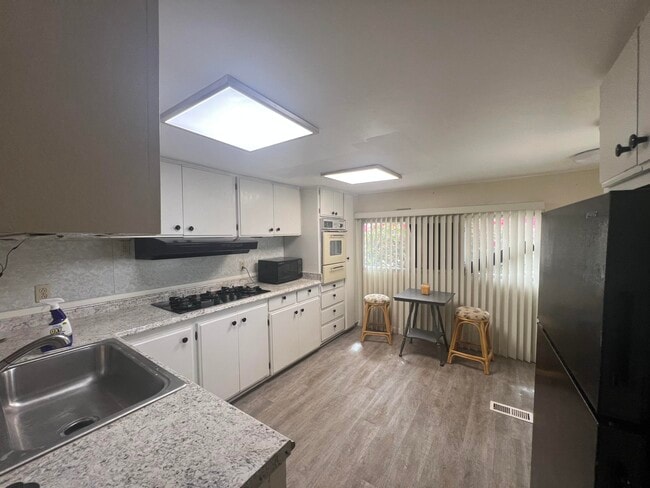 Building Photo - 69470 Midpark Dr