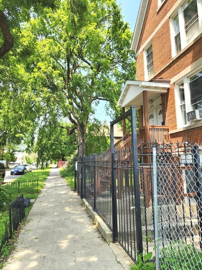 Building Photo - 5325 S Honore St