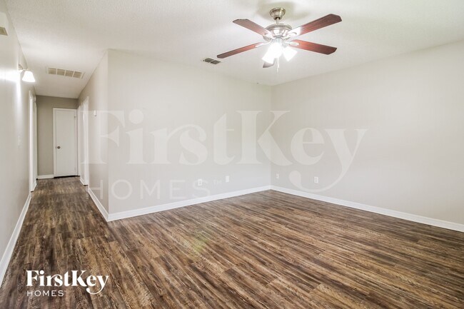 Foto del edificio - 7742 Club Duclay Dr