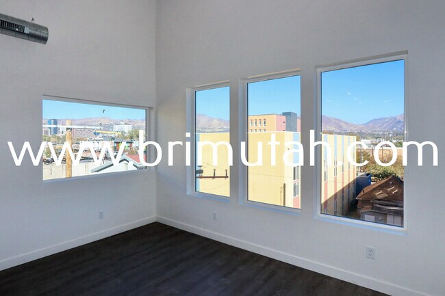 Foto del edificio - 945 S Washington St