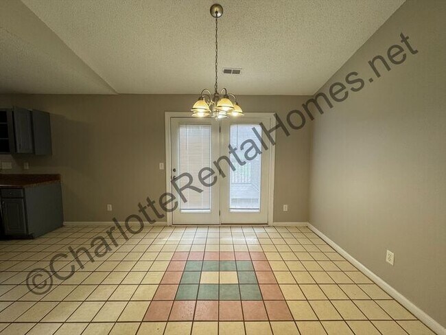 Building Photo - Nice 3 bedroom 2 bathroom home in Charlotte!