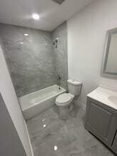 Building Photo - 1543 W 42nd St