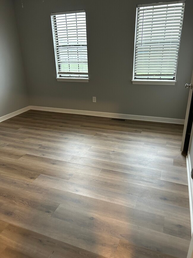 Foto del edificio - 120 Creekwood Ave