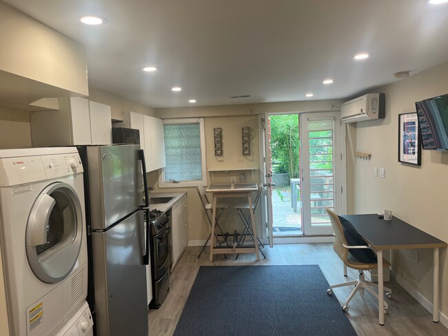 sunny southern exposure, new floors - 803 Euclid Street Northwest