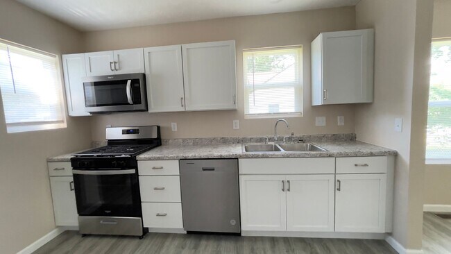 Foto del edificio - NEWLY RENNOVATED...2 Bedroom 1 Bath