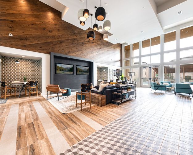 Foto del edificio - Luxury Living: 1-BR Penthouse with Panoram...