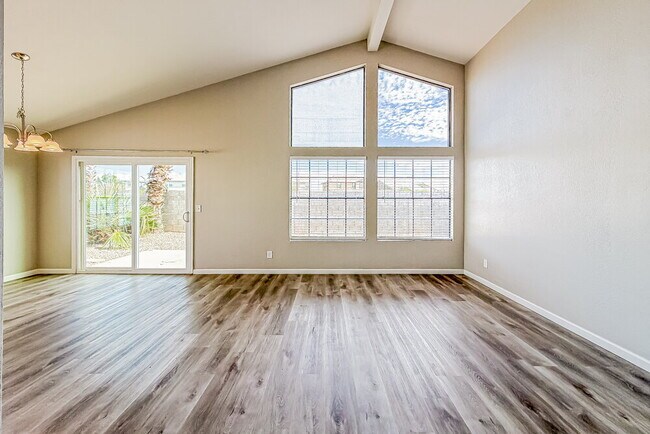 Building Photo - 601 S Danyell Dr