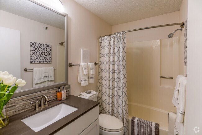 1 habitación, 1 baño, modelo - 738 pies cuadrados - Colonial Estates