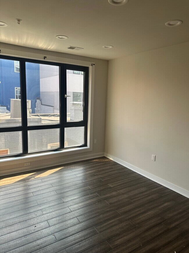 Foto del edificio - 2610 Georgia Ave NW