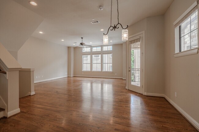 Building Photo - 5213 Eigel St
