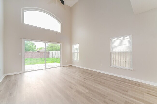 Foto del edificio - 2034 Meadow Pond Way
