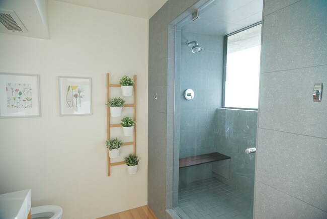 Building Photo - 2425 India St