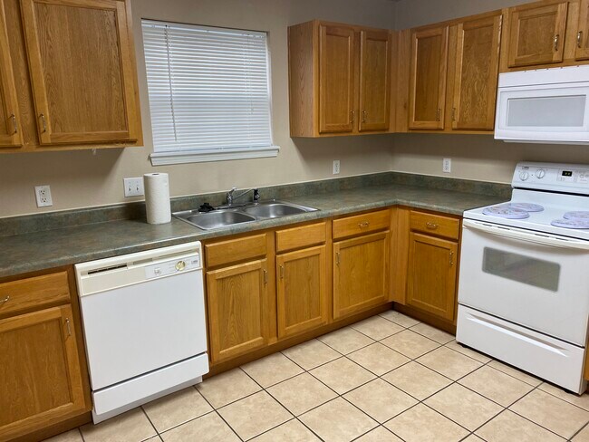 Building Photo - 144 Humanity Ln