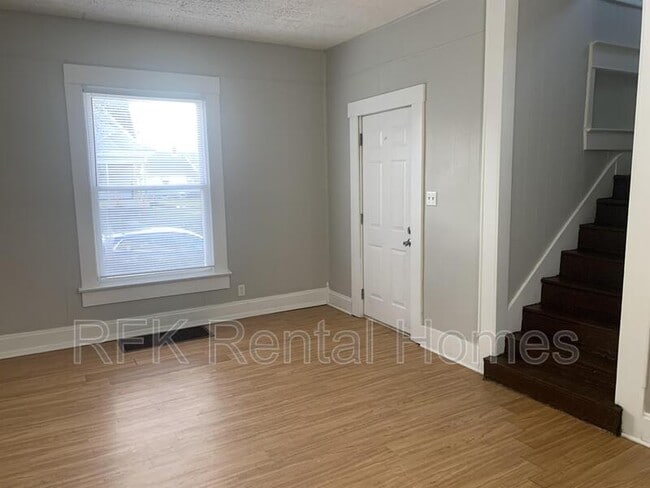Building Photo - 912 S 17th St